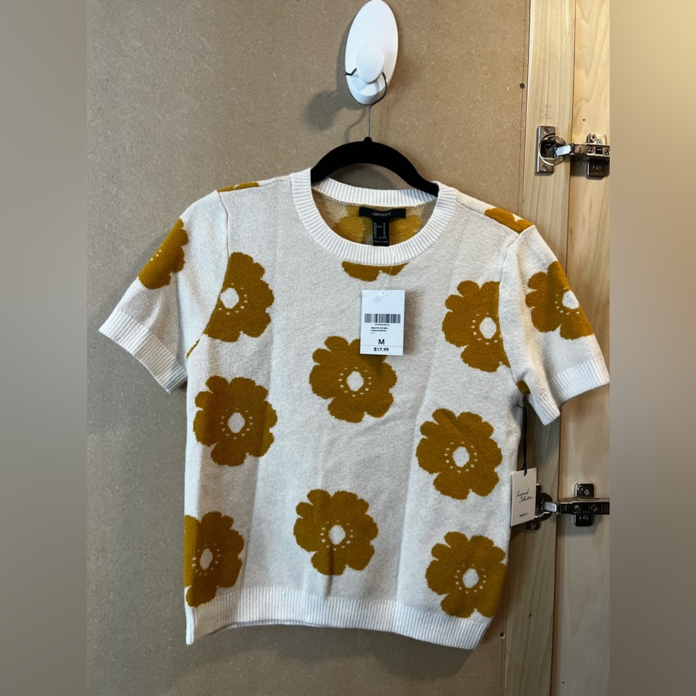 Forever 21 flower sweater top NWT